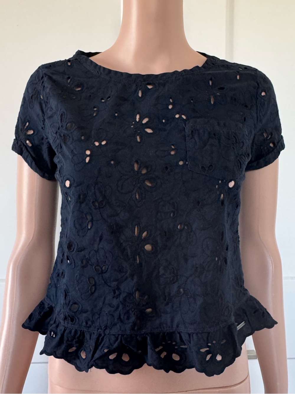 Hollister Navy Blue Eyelet Ruffle Short Sleeves Crop Cotton Top Shirt XS X-Small